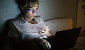 Teens' Internet Overuse, Lack of Sleep Linked to School Absences
