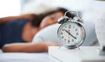 Weekend Catch-Up Sleep May Slash Heart Disease Risk 