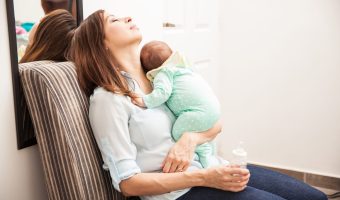 Many New Moms Fall Asleep Unintentionally While Feeding Babies